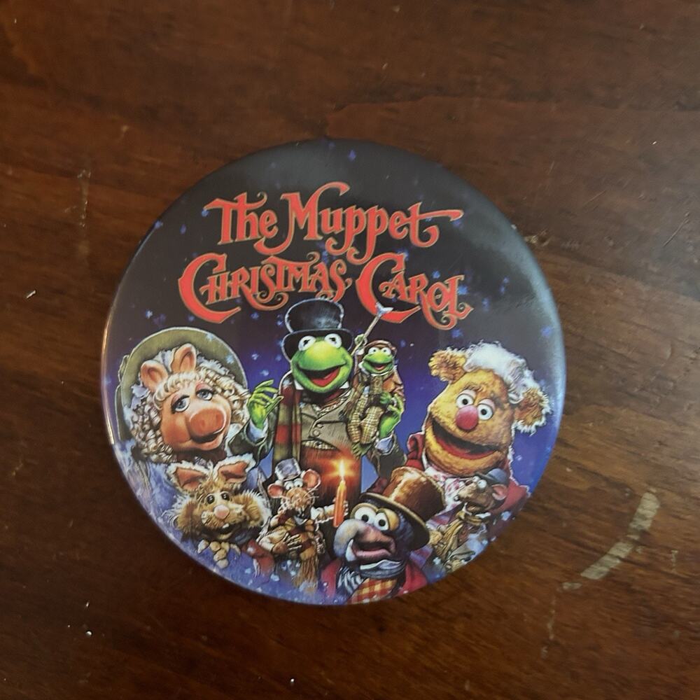 VINTAGE 1990s THE MUPPETS CHRISTMAS CAROL MOVIE PROMO BUTTON - MICHAEL CAINE PIN